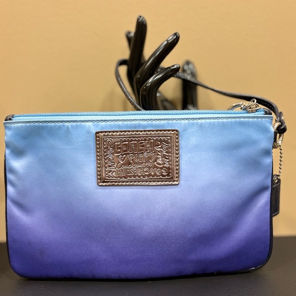 Coach Poppy New York City Skyline Wristlet/Clutch - Picture 2 of 6
